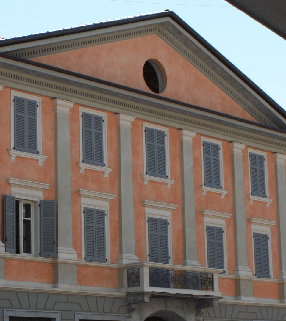 TIMELESS NEOCLASSICAL ELEGANCE
